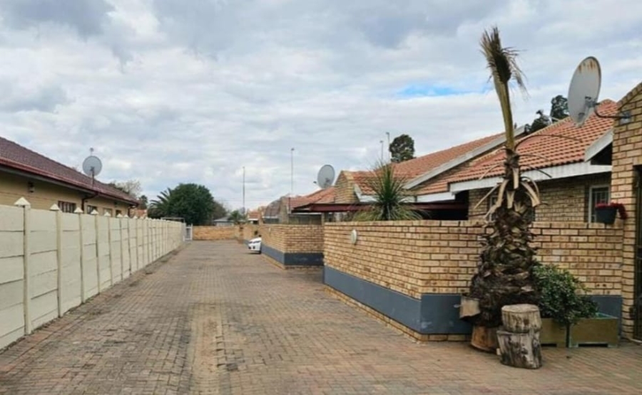 2 Bedroom Property for Sale in Miederpark North West